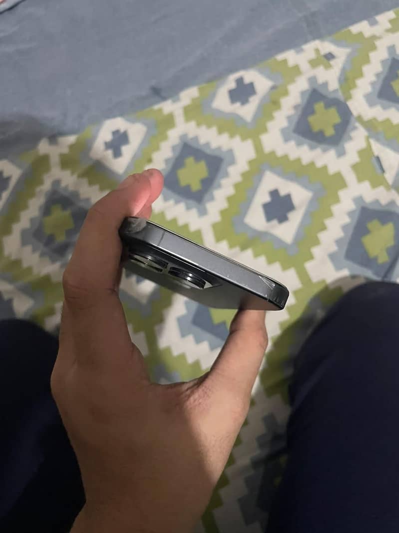 Apple iPhone 15 Pro 6
