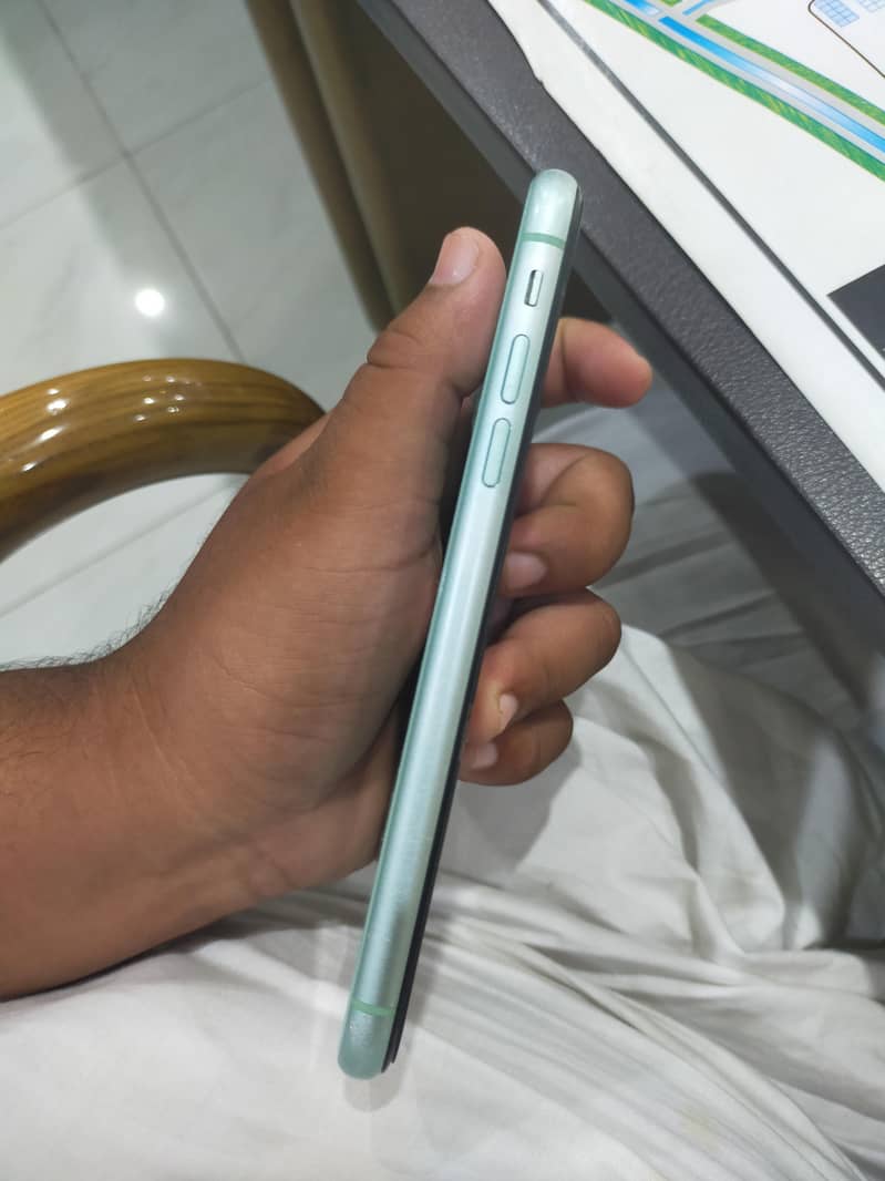 Apple iPhone 11 3