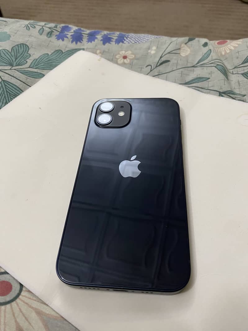 Apple iPhone 12 4