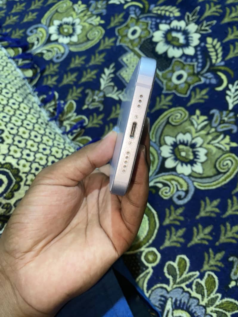 Apple iPhone 14 4