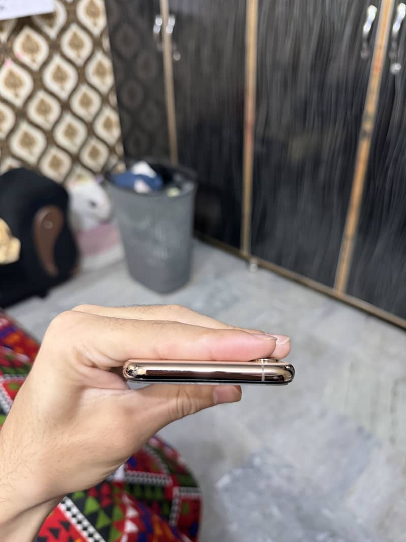 Iphone xs 4
