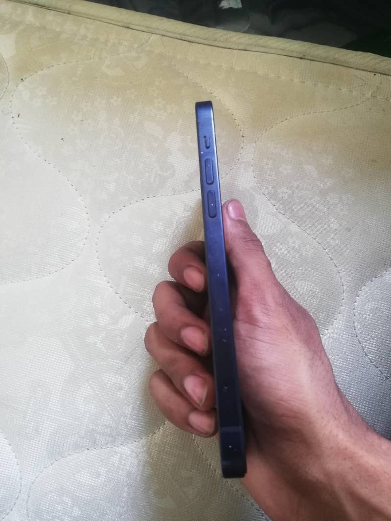Apple iPhone 12 2