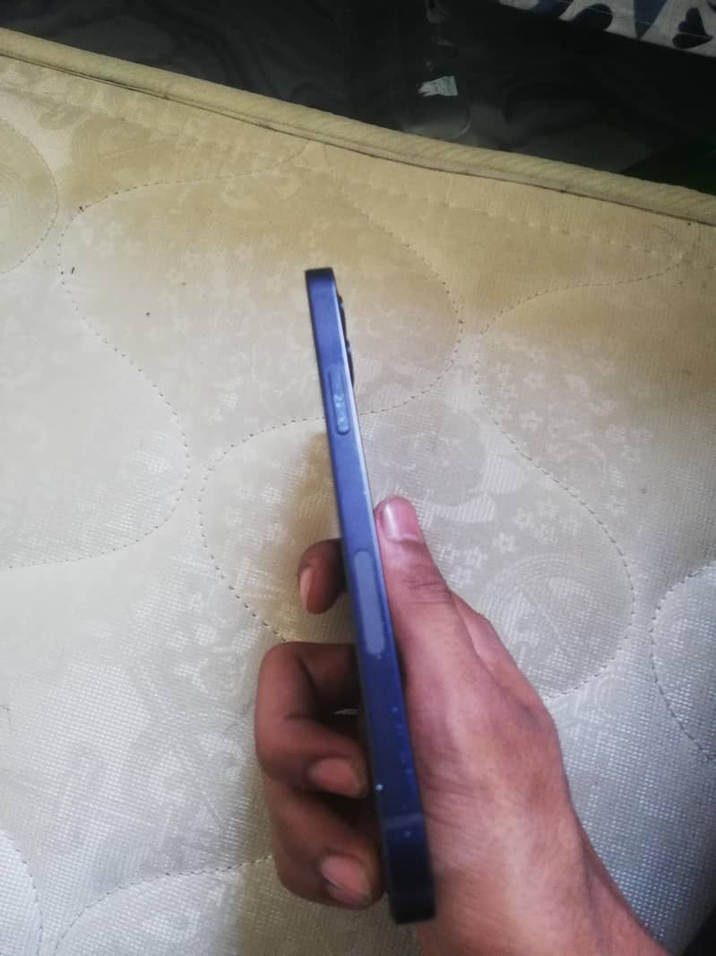 Apple iPhone 12 3