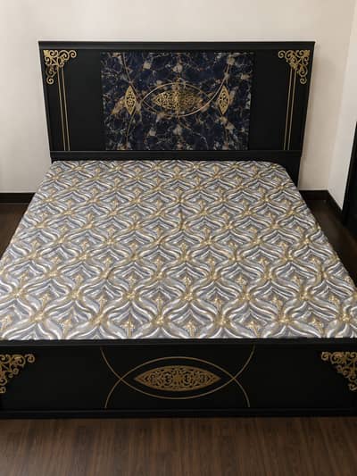 Full Bedroom Set for Sale|King Bed|3 Door Almira|Divider Dresser
