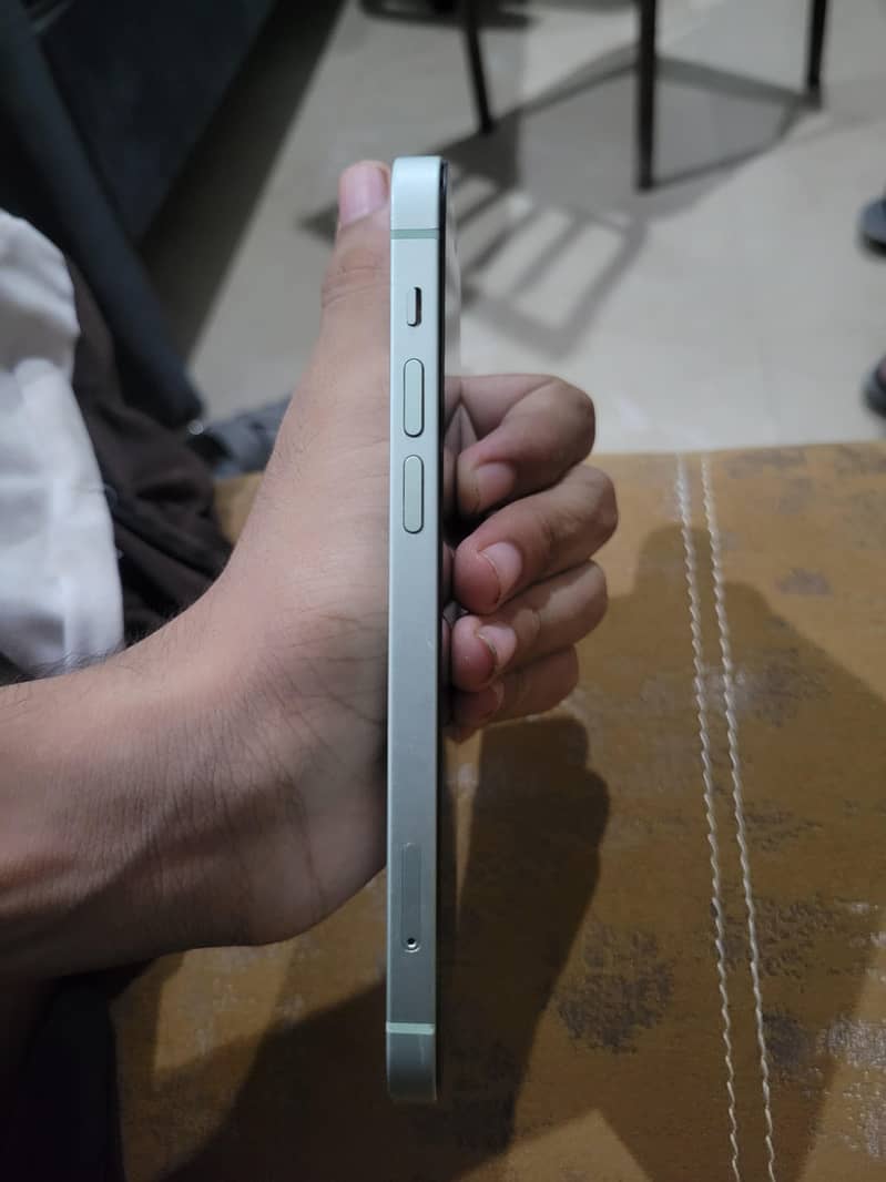 Apple iPhone 12 1