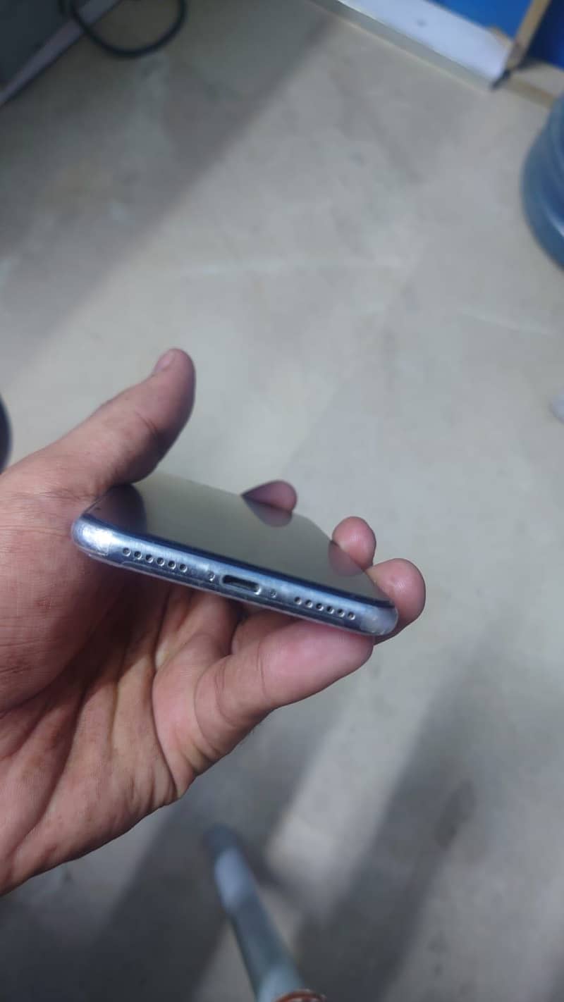 Apple iPhone X 3