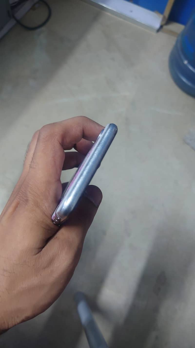 Apple iPhone X 4
