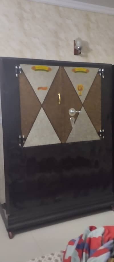Storage cupboard/wardrobe for blankets pillows