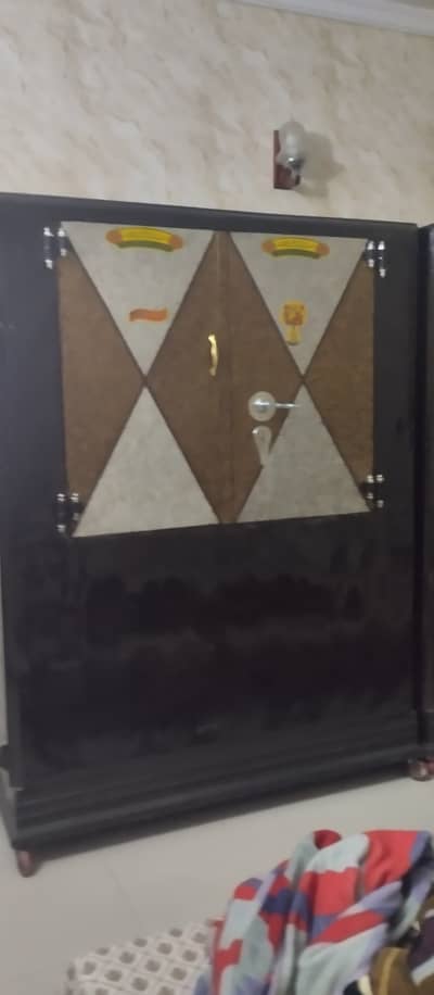 Storage cupboard/wardrobe for blankets pillows