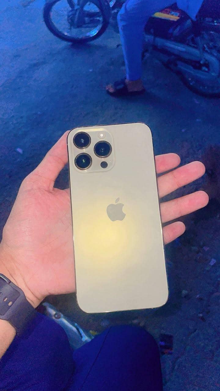 Apple iPhone 14 Pro Max 0