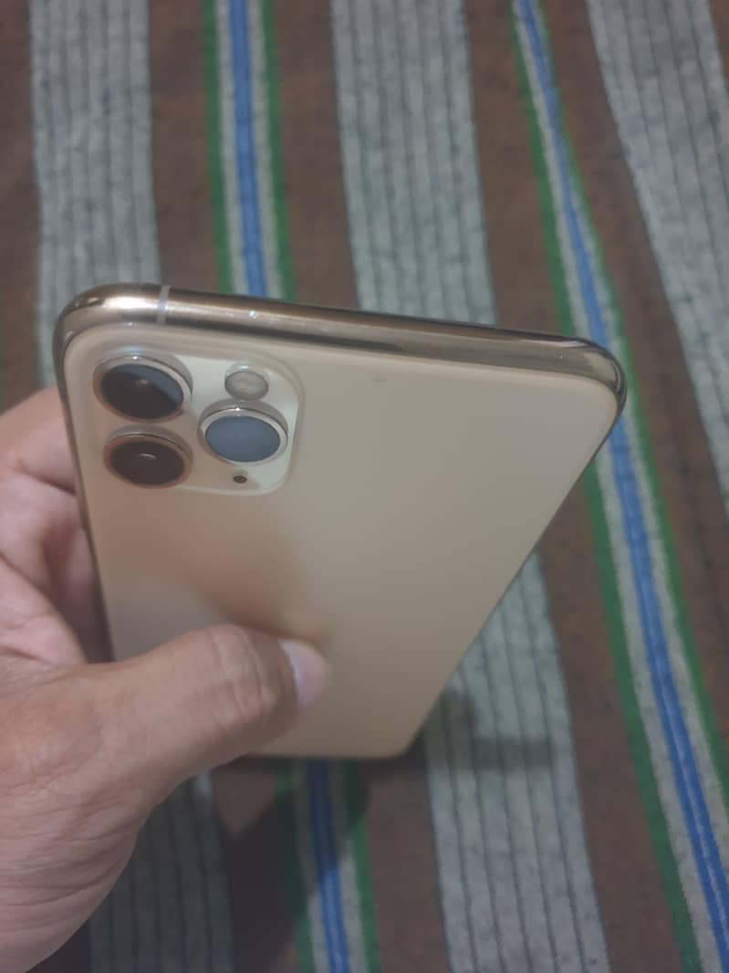 Apple iPhone 11 Pro Max 2