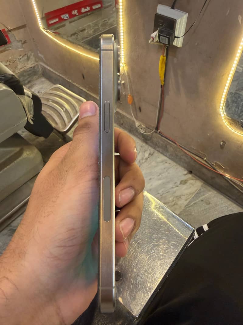 Apple iPhone 15 Pro Max 1