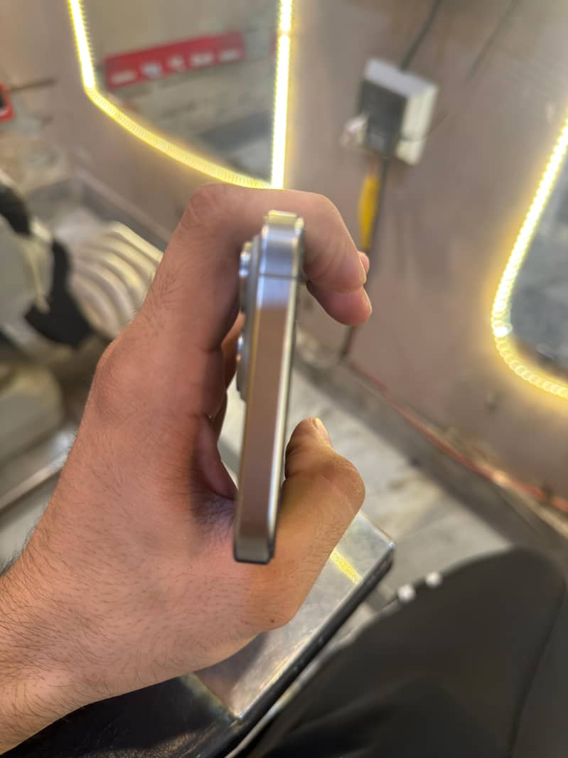 Apple iPhone 15 Pro Max 3