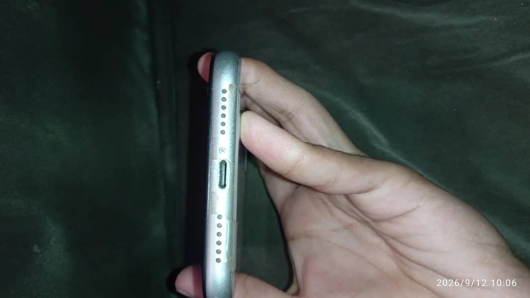Apple iPhone 11 3