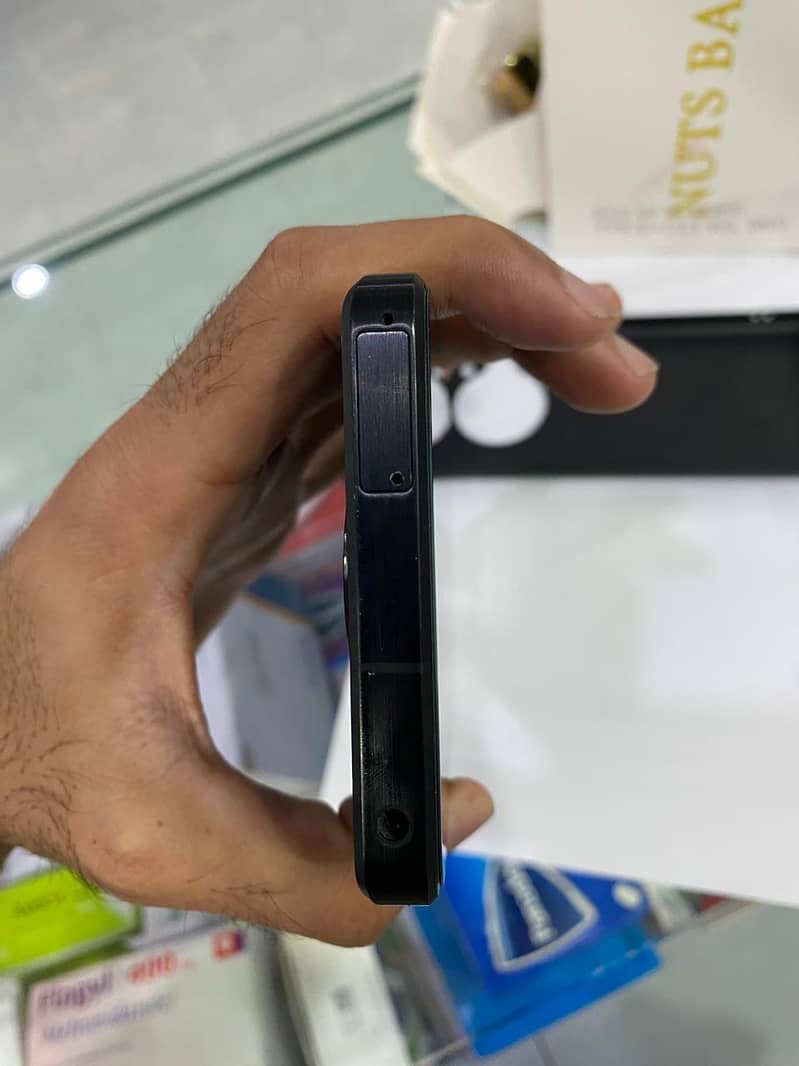 Sharp Aquos R7 0