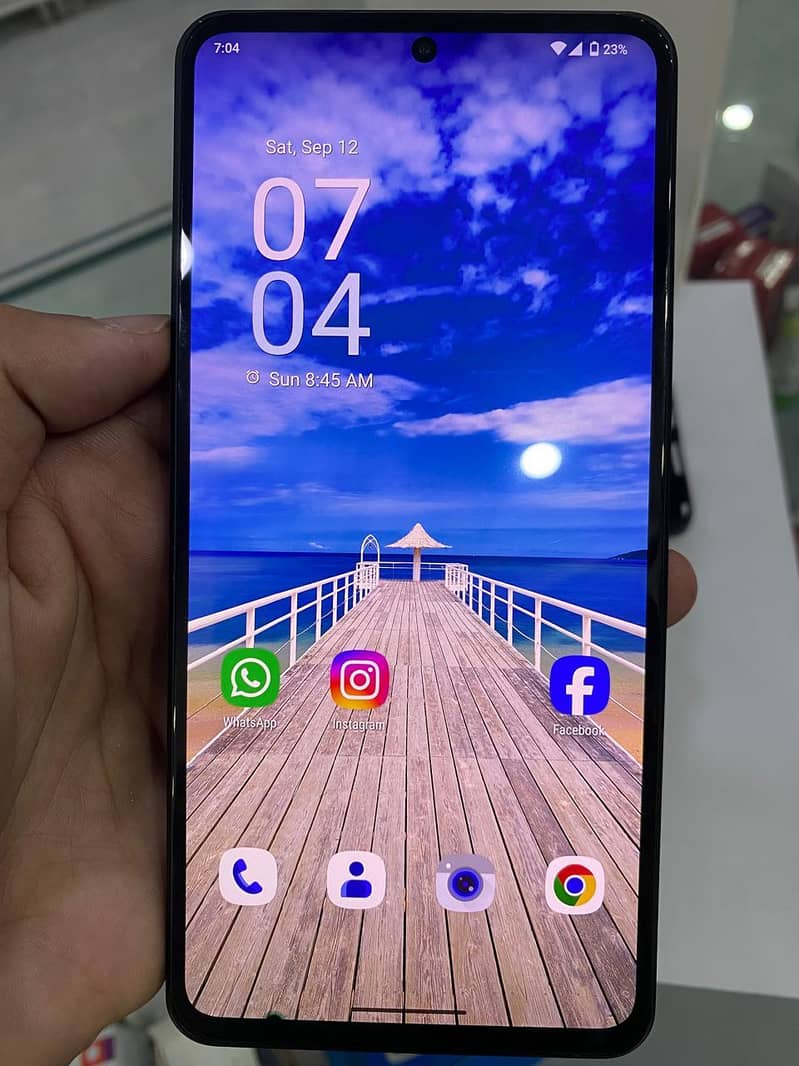 Sharp Aquos R7 1