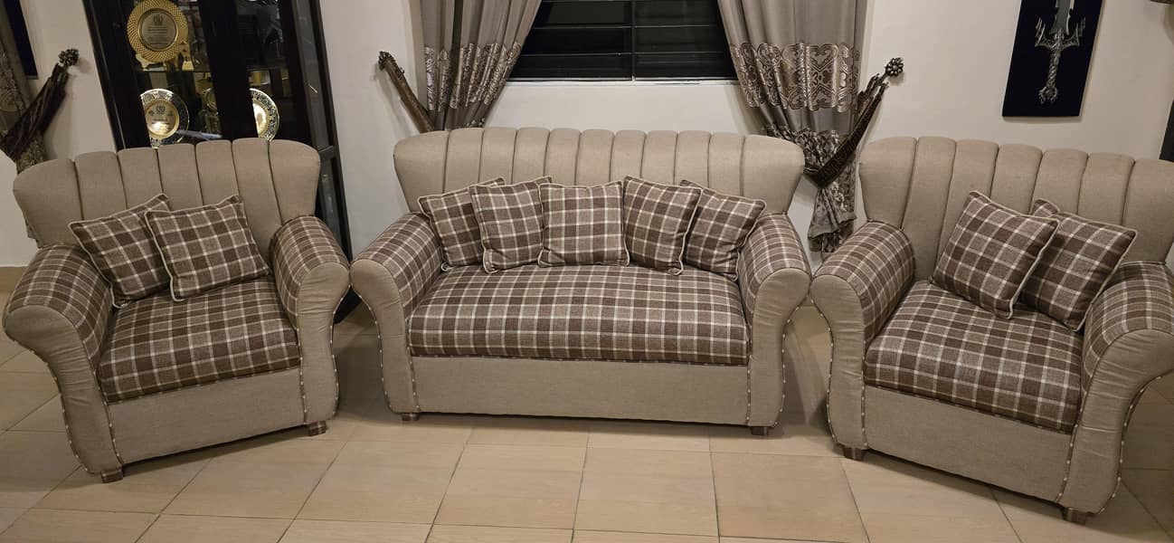 4 seater sofa 0