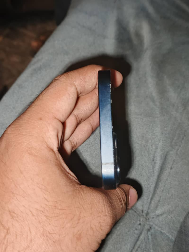 Iphone 13 4