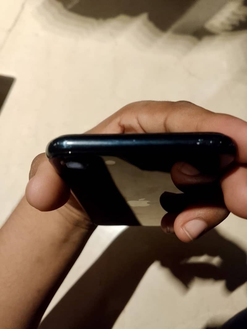 Apple iPhone SE 8