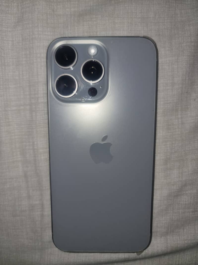 Apple iPhone 15 Pro Max 3