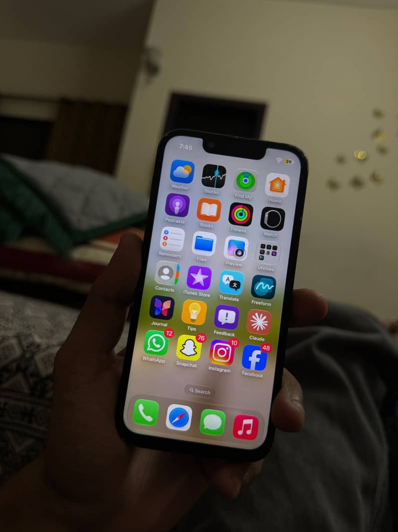 Apple iPhone 13 mini 1