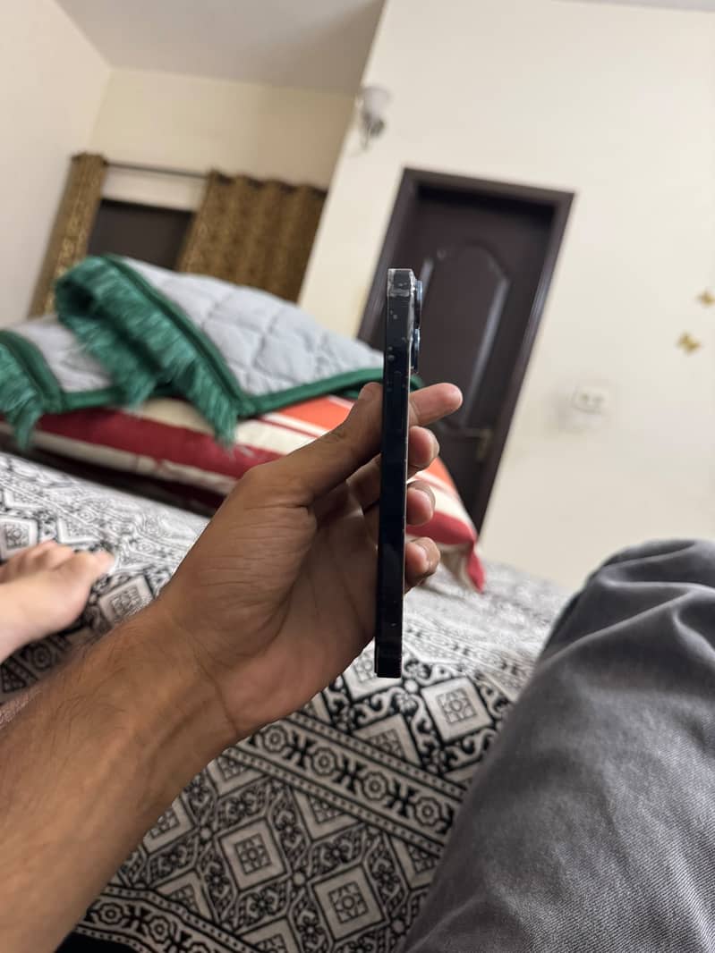 Apple iPhone 13 mini 4