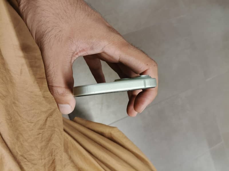 Apple iPhone 15 5