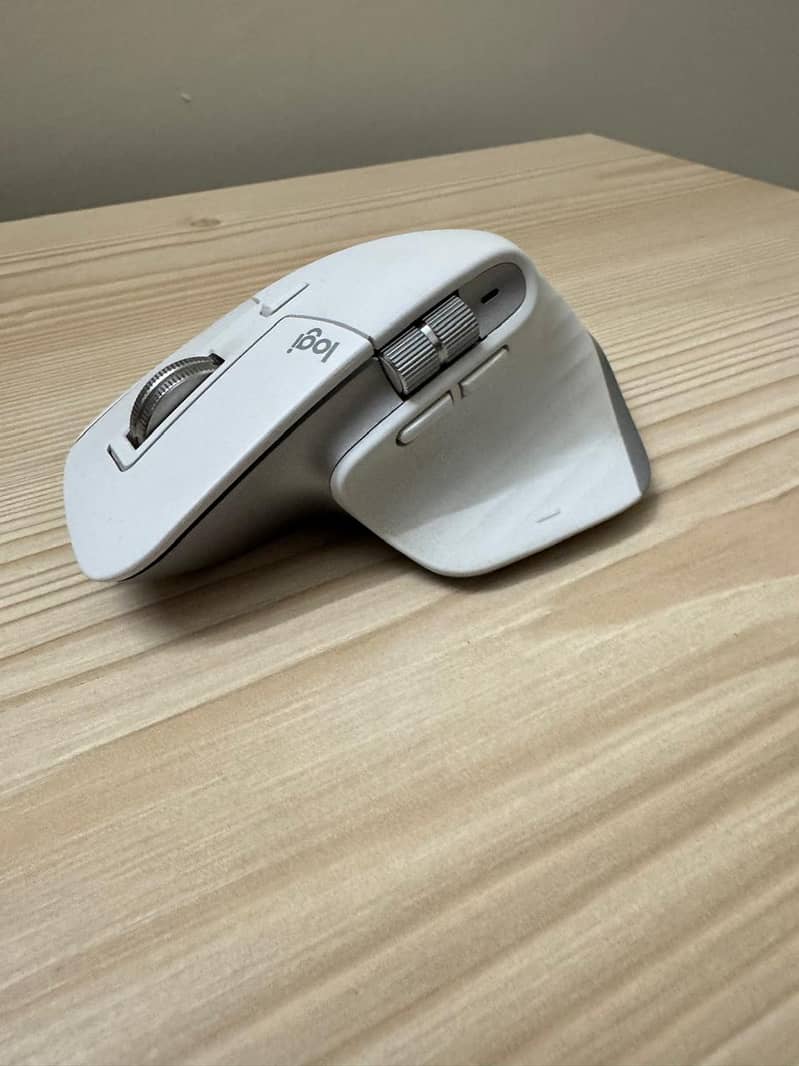Logitech MX Master 3S (White) 1