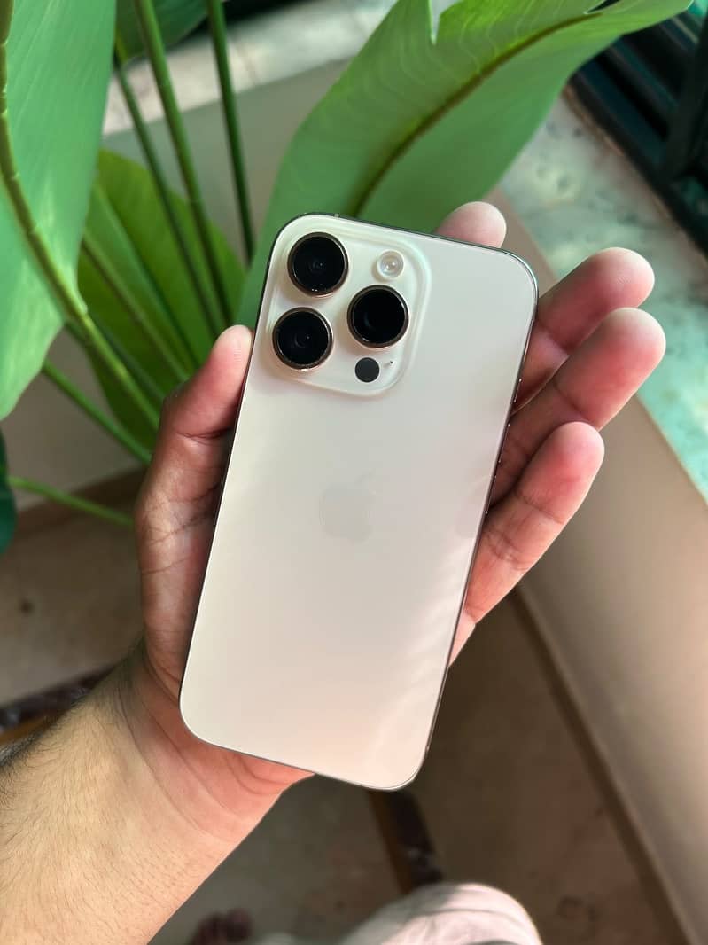 Apple iPhone 16 Pro 0