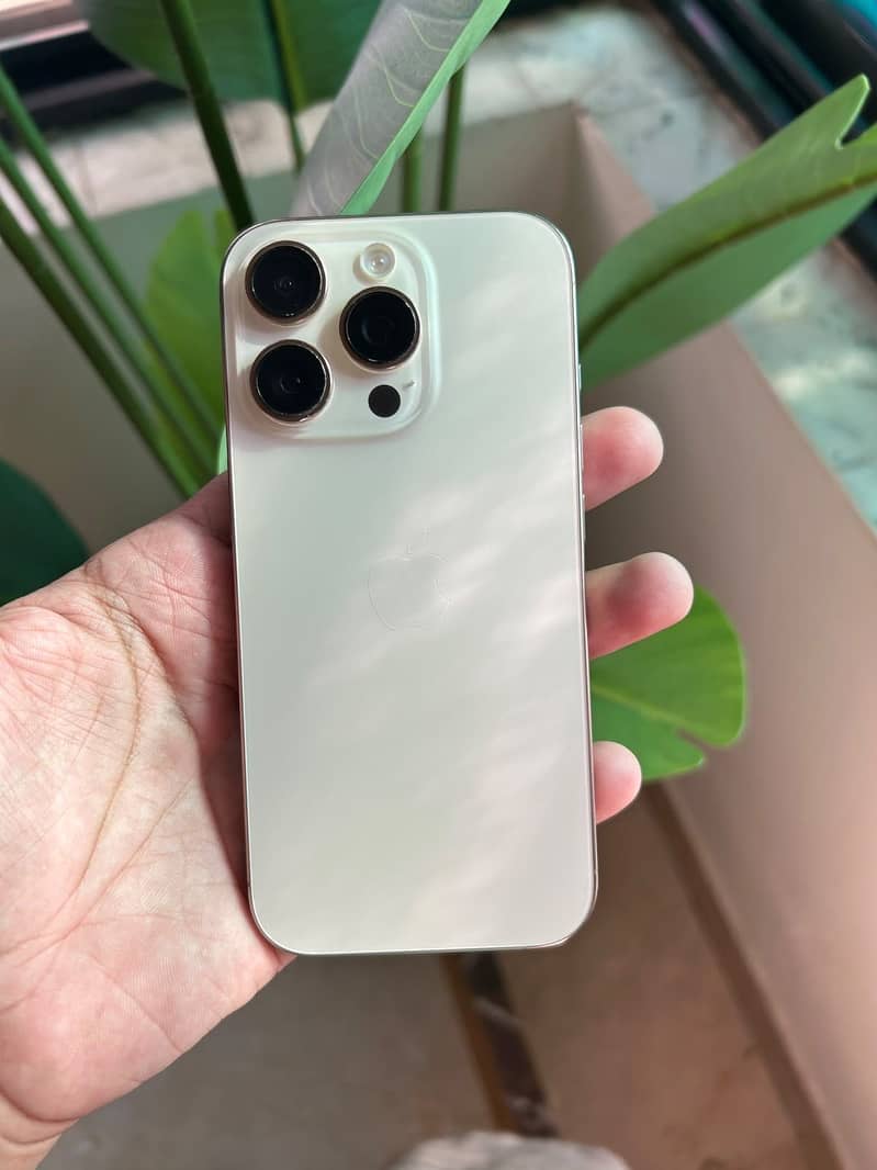 Apple iPhone 16 Pro 3