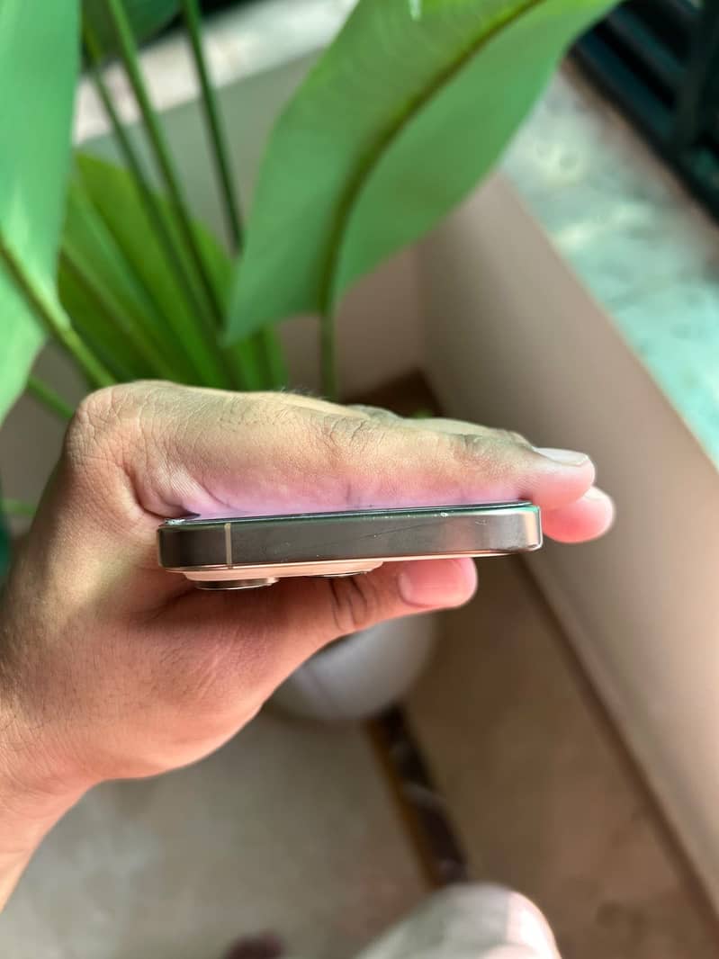 Apple iPhone 16 Pro 7