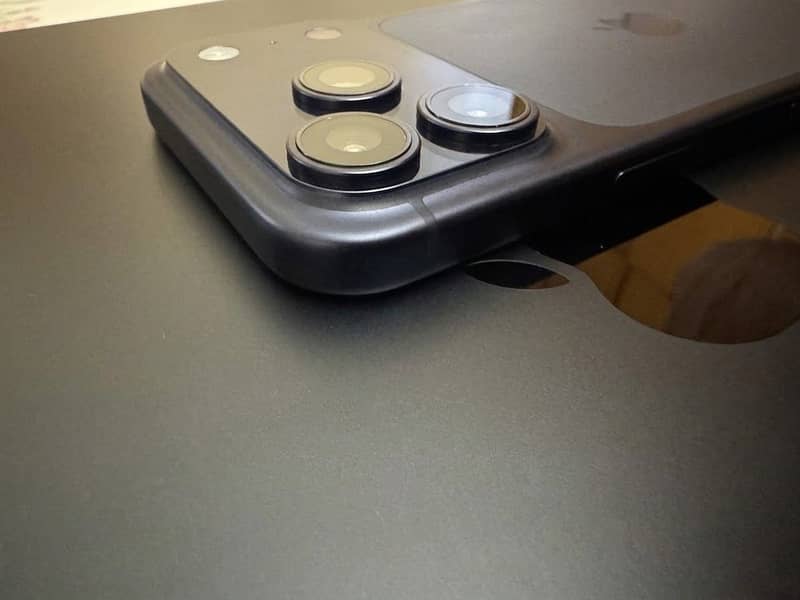 Apple iPhone 17 Pro 0