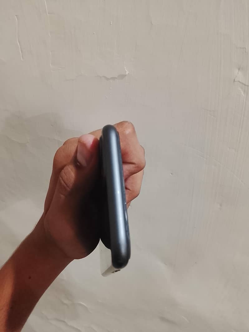 Apple iPhone 11 7