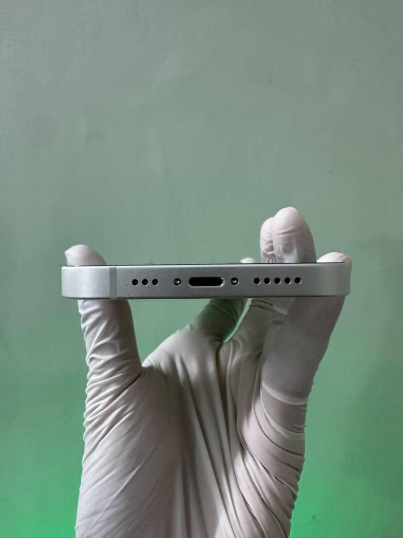Apple iPhone 14 3
