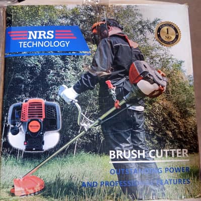 Grass and bush cutting machine