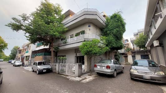5 Marla Triple Corner House for Sale in G-8.