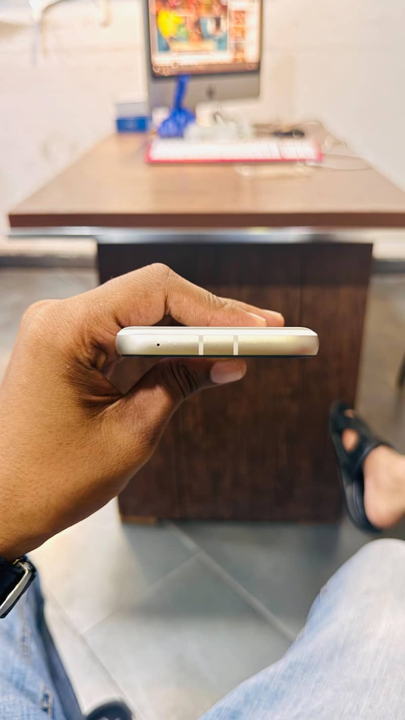 Google Pixel 8a 4