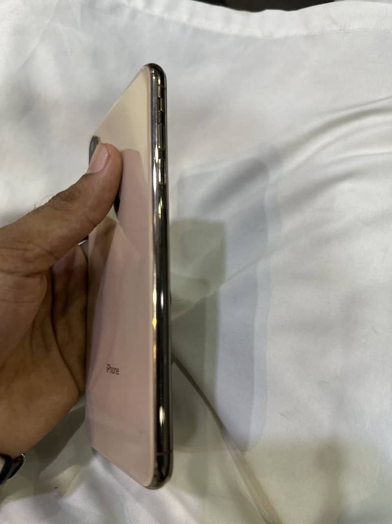 Apple iPhone X 4