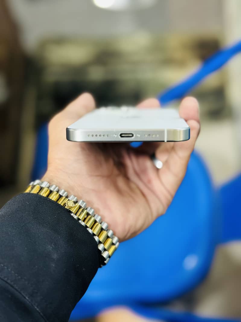 Apple iPhone 15 Pro Max 3