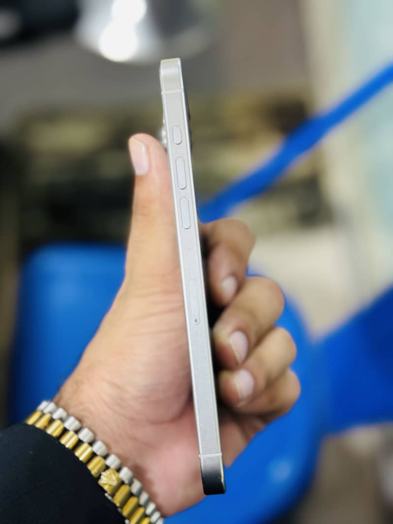 Apple iPhone 15 Pro Max 6