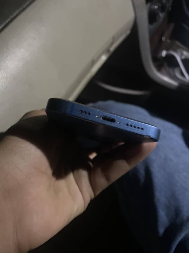 Apple iPhone 13 2
