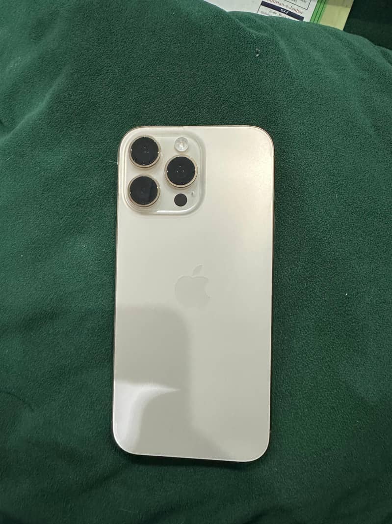 Apple iPhone 16 Pro Max 0