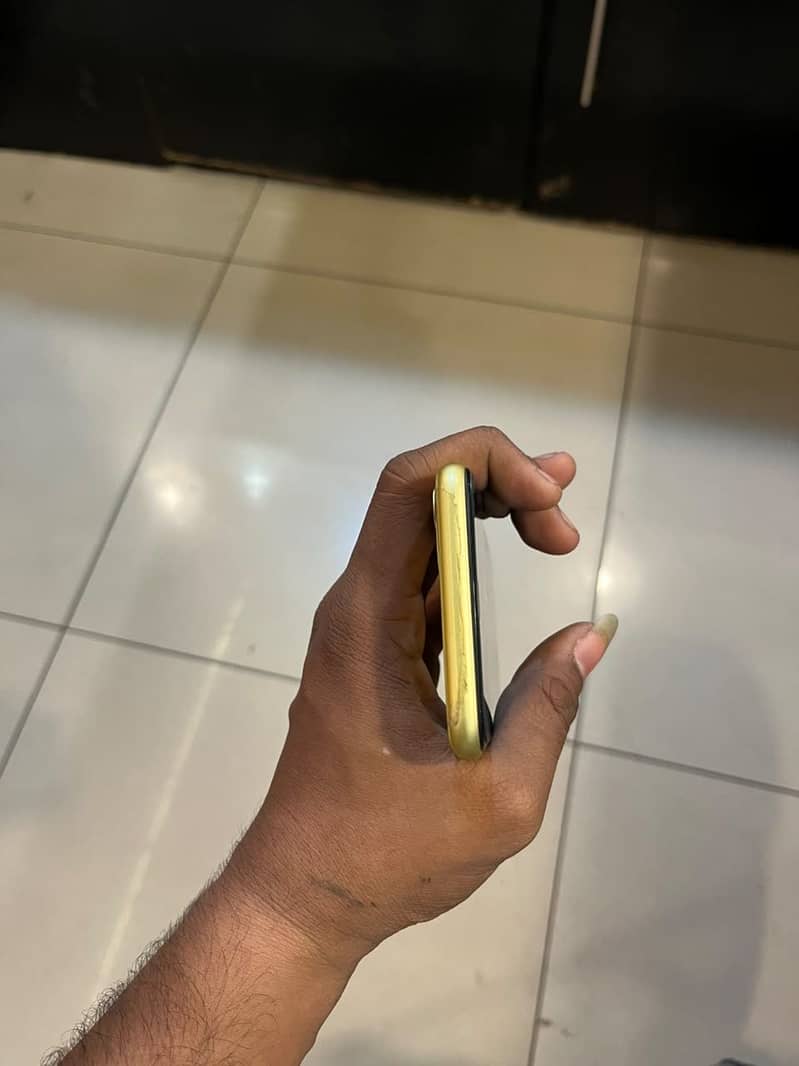 Apple iPhone 11 3