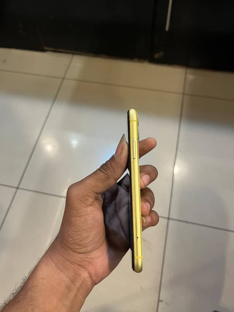 Apple iPhone 11 4