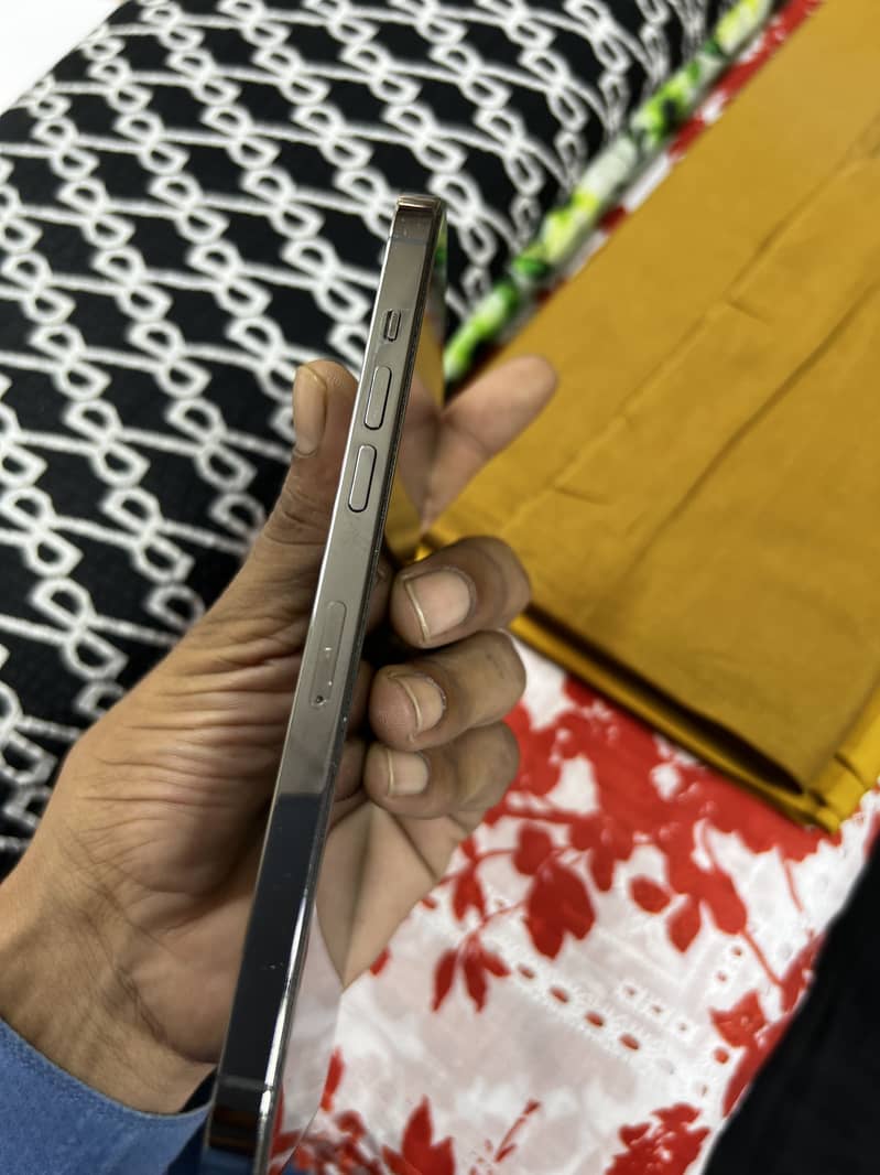 Apple iPhone 12 Pro Max 4