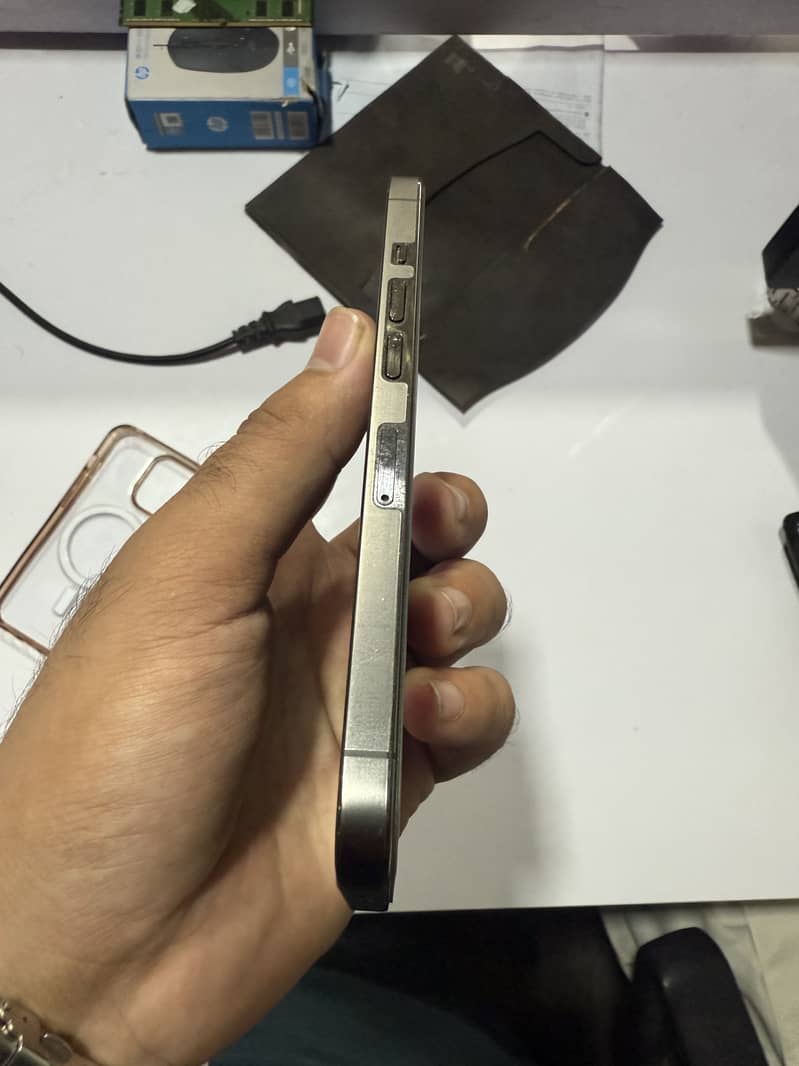Apple iPhone 13 Pro Max 2