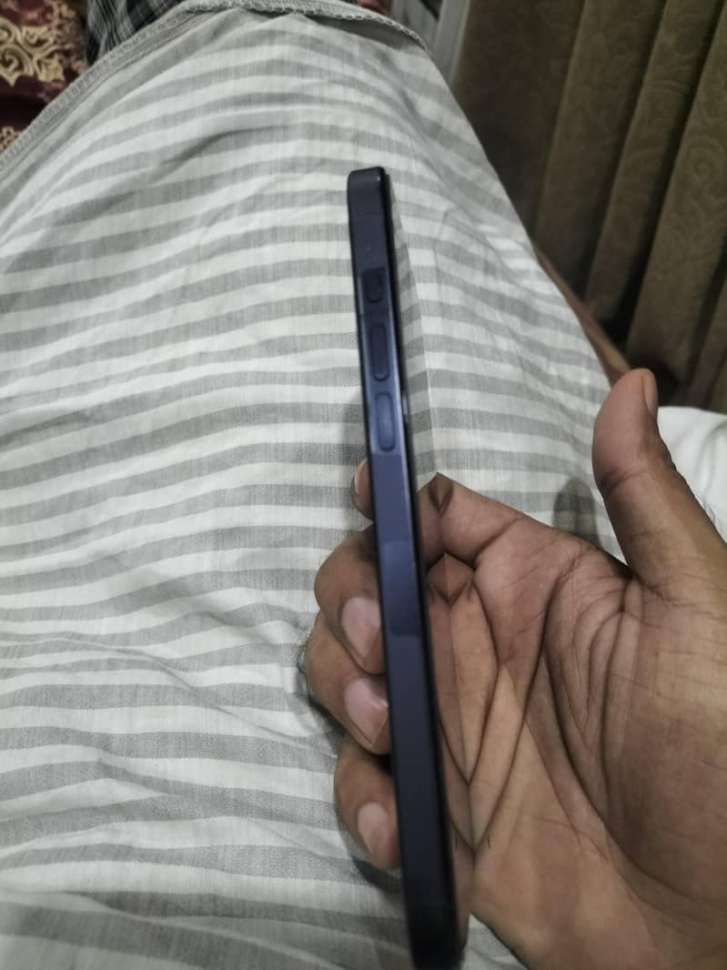 Apple iPhone 15 Pro Max 2