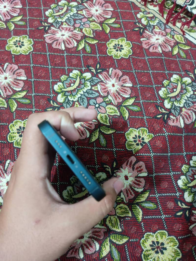 Apple iPhone 14 3