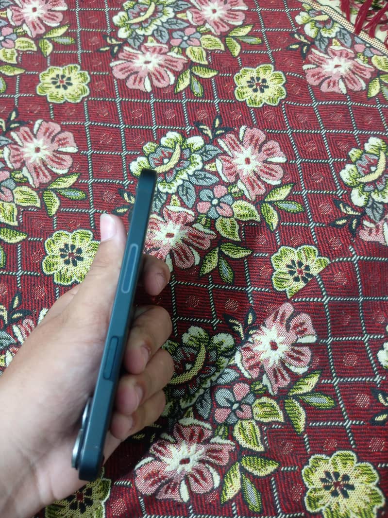 Apple iPhone 14 4