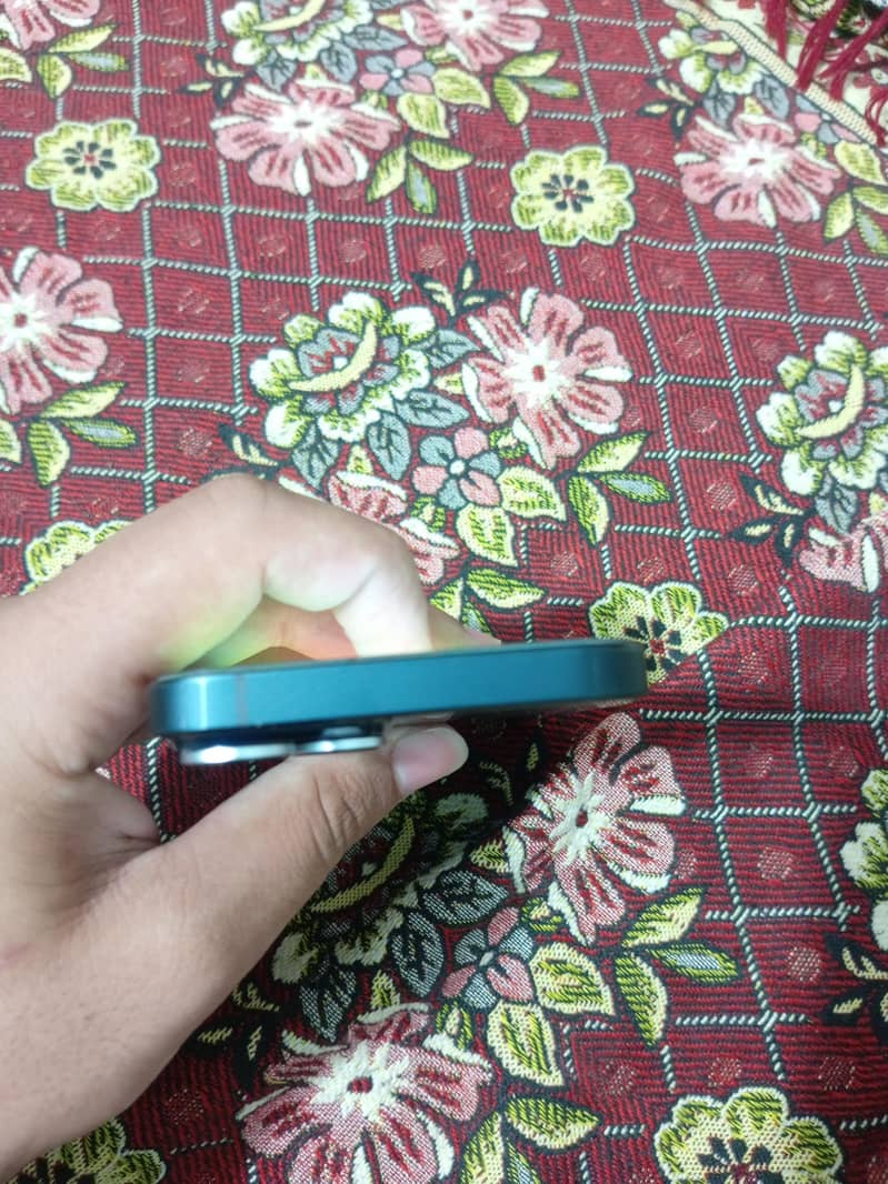 Apple iPhone 14 5